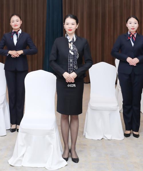 優雅與專業的體現 標準服務站姿與禮儀服務