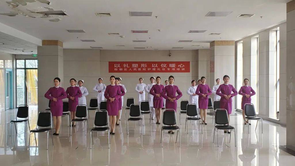 以禮塑形，用心服務——殷都區人民醫院開展護理人員禮儀培訓紀實