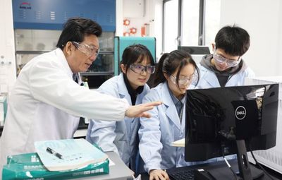 二十余年“追光人” 深耕變色材料科學(xué)，創(chuàng)新成果助力雙碳目標(biāo)